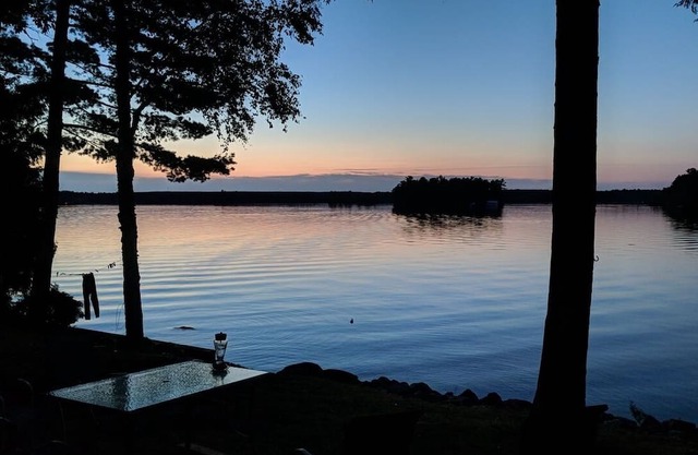 The Magnolia Cottage - Escape to the Lake at our Picturesque Family Cottage