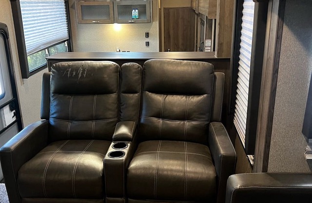 1 bedroom RV in Bridge City