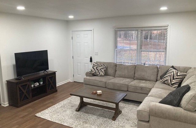 Charming Home in Charlottesville! 3 Bed, 2 Full Bath, Private and Spacious!
