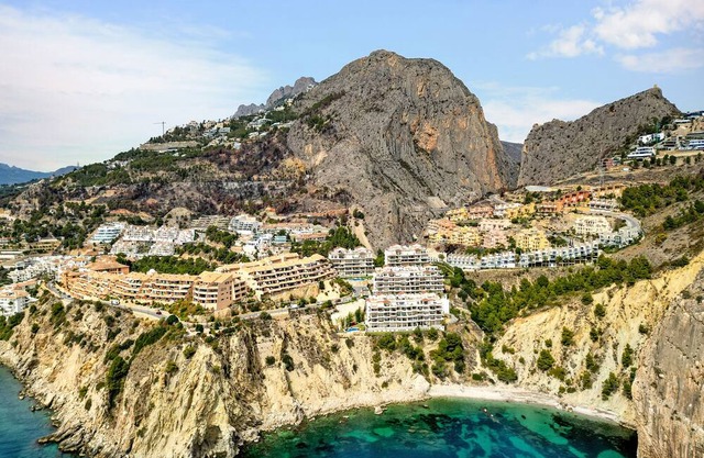 Apartment 'Oasis Beach Lll' with Sea View, Wi-Fi and Air Conditioning