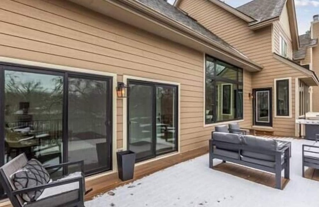 Luxury Minnetonka Home - sleeps 24/+bunk room