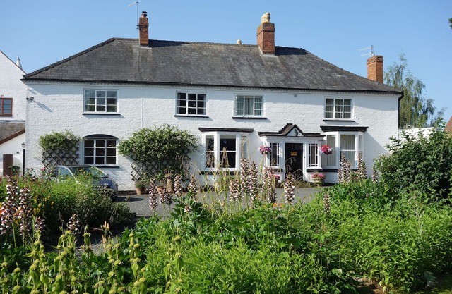 Self catering wing in Regency farmhouse close to the magnificent Malvern Hills