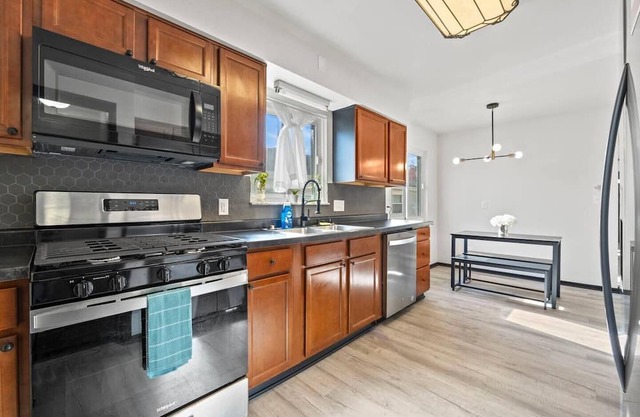 Fun Modern House Near Downtown and Parks