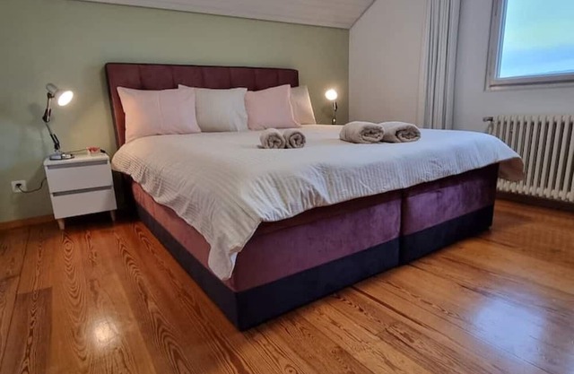 Beautiful apartment with lake views, and its own balcony... SLEEPS 2 PEOPLE