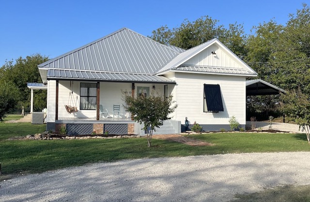 Completely Renovated 1923 Farmhouse on 9 acres in Meridian, TX
