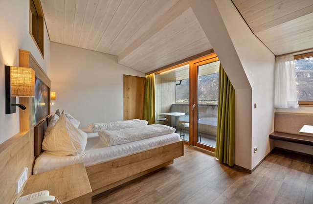 Apartment 'Residence Egger Apt B' with Mountain View, Wi-Fi and Air Conditioning