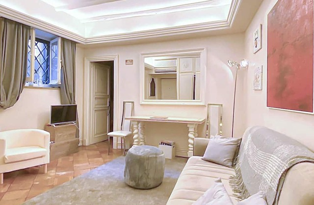 Cozy apartment in the best neighborhood!: ROME's Historical Center!