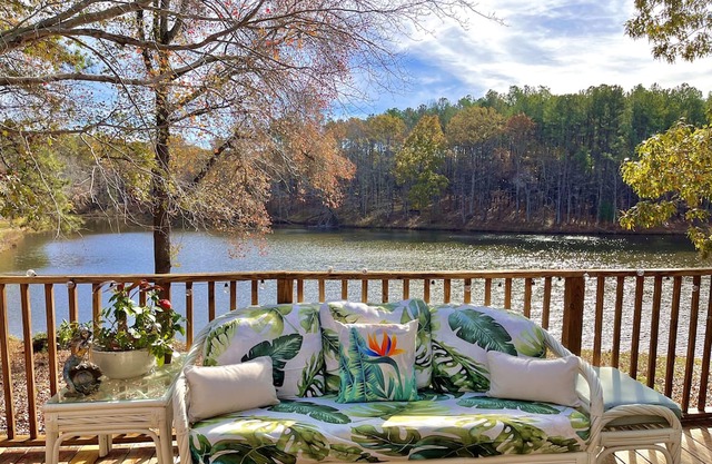 ⭐️LAKE VIEW RETREAT⭐️ Water Front Home At Holliday Homestead