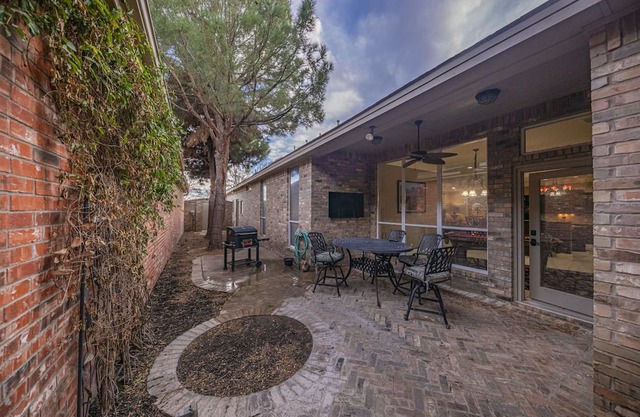 Right At Home-Midland Chateau with sequestered loft and Billiards