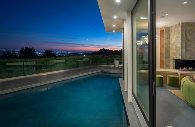 Elvis House! 4bdr - View/Pool!