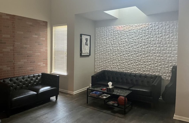 Modern 2BR Loft in Trendy Buckhead - Urban Retreat, 2 Baths