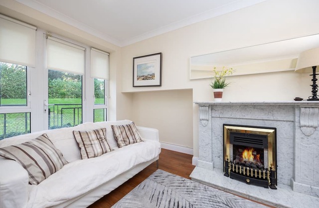 Stunning 1 BDR with free parking in Ballsbridge