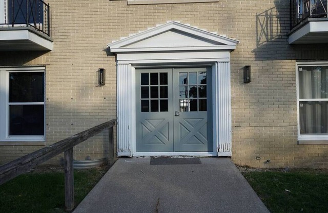 Clean Lovely 2BR Condo, Mins from Downtown