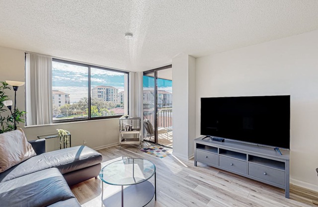 Bay & golf course-view condo with pool, spa, fishing pier, & private balcony