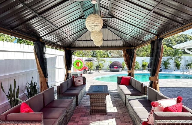 Space Coast Kasita- BEAUTIFUL Heated Pool/HotTub/PingPongTable/BBQ Grill/FirePit