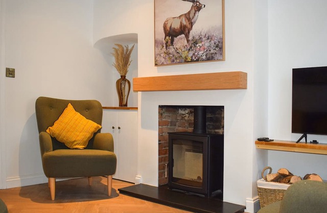 2 bedroom accommodation in Ashford