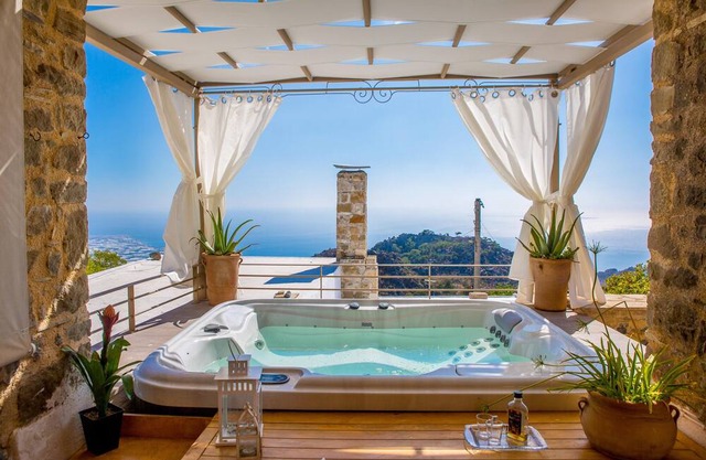 Homerez - House 12 km away from the beach for 10 ppl. with jacuzzi at Anatoli
