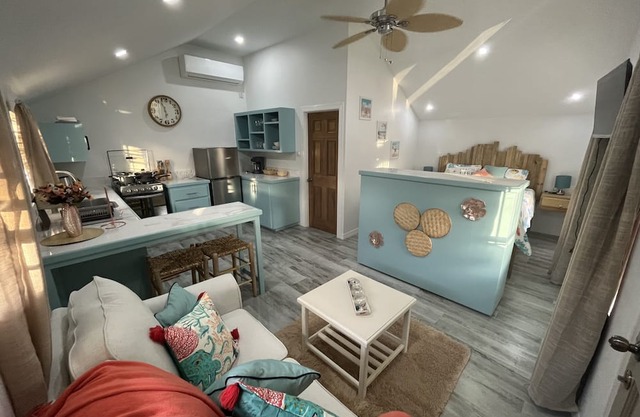 Cozy Caribbean Cottage only a stone’s throw away from beach!