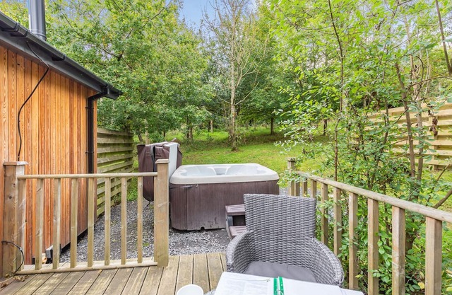 Semi-detached deluxe lodge offering the perfect romantic retreat for couples.