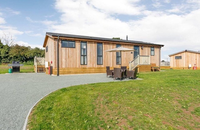 2 bedroom accommodation in Tetchill