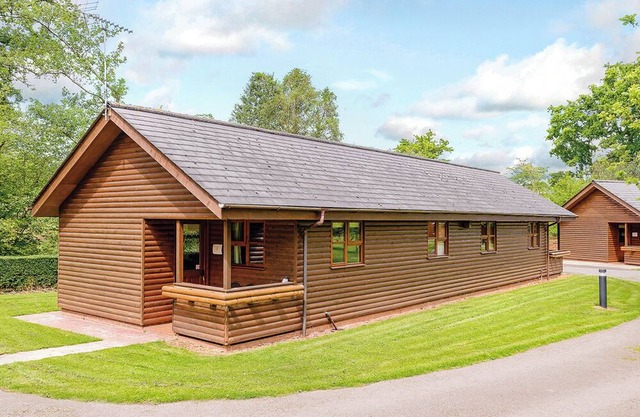 Lodge with one king-size double with en suite bathroom with shower.