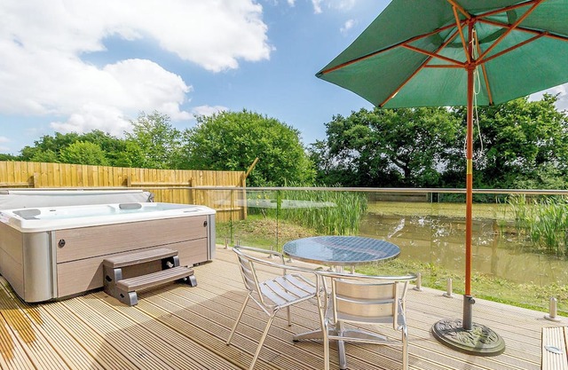 Stylish and luxurious open plan lodge with underfloor heating and smart TV.