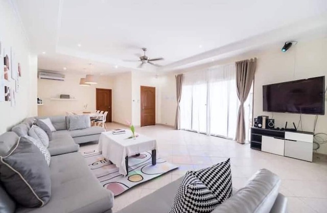 Spacious 5-Bed Villa: 7 Mins to Walking Street