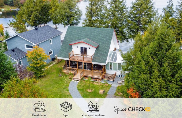 Chalet Pommette | Spa | Sandy Beach | Kayaks & Rowboat | Fireplace & Firepit