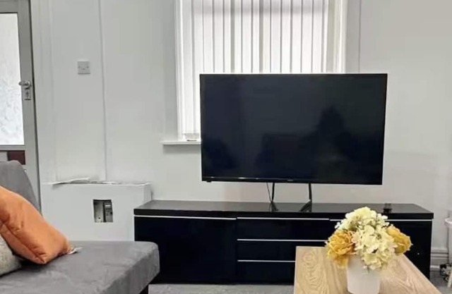 2-Bed - Sleeps 6 - Free Parking
