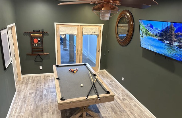Family/Business-House, Lk Harriet, Pavilion Hot Tub, Games Room Arcade Game