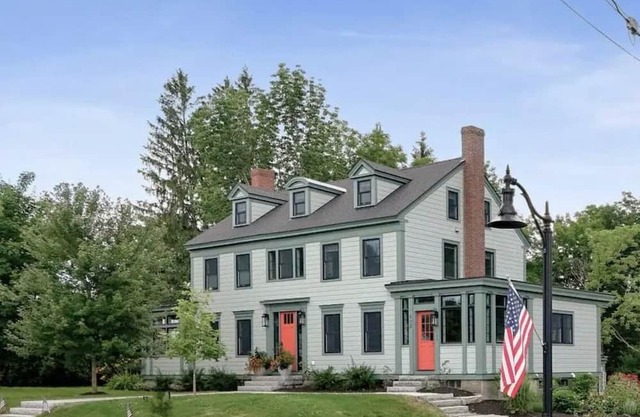 Spacious 4-bedroom house with chef's kitchen - Historic Belgrade Village