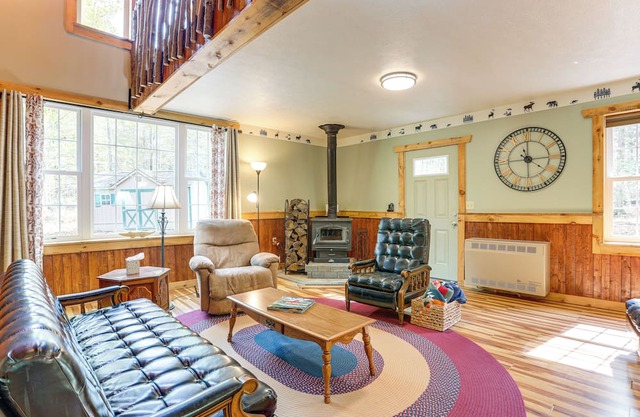 8 Private Acres: Little Mahoning Creek Cabin!