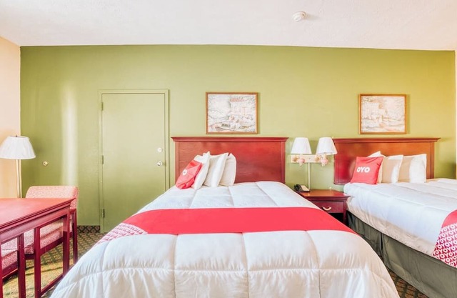 Stay Near Grenada Eats: Pet-Friendly Room w/Fridge + Free Parking