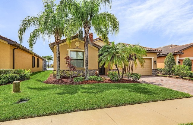 4-bedroom Private Pool Home