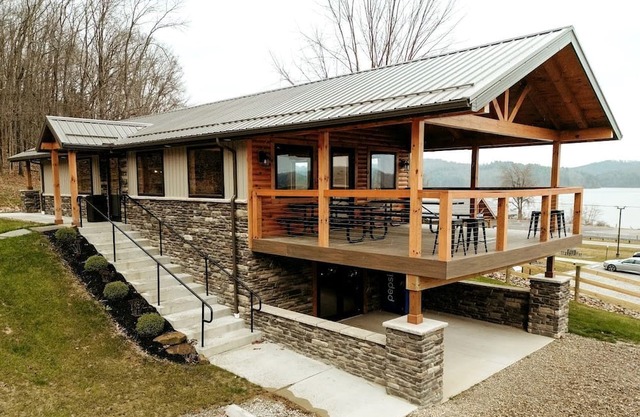 Pet-Friendly Tree Cabin with Lofted Space in Ohio