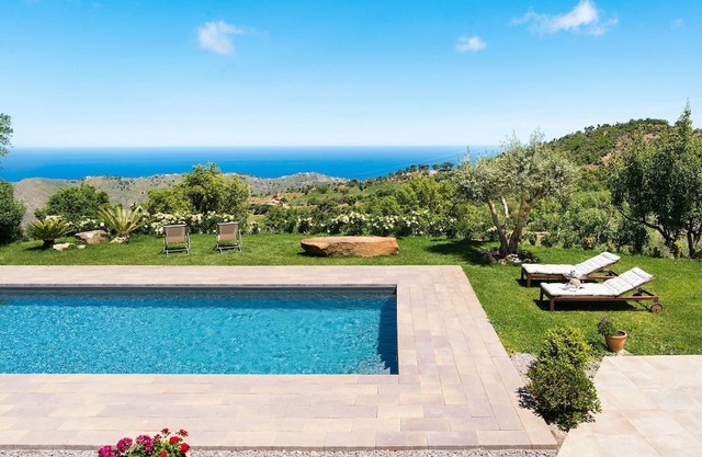 Beautiful private villa with private pool, WIFI, A/C, TV and panoramic view, close to Cefalù
