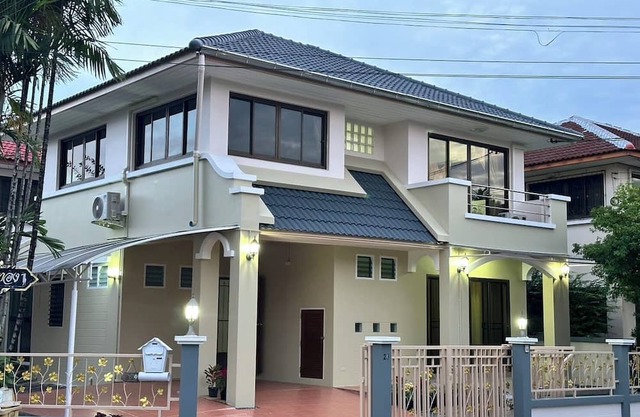 A spacious and Peaceful 3 Bedrooms detached house inside Bangkok city