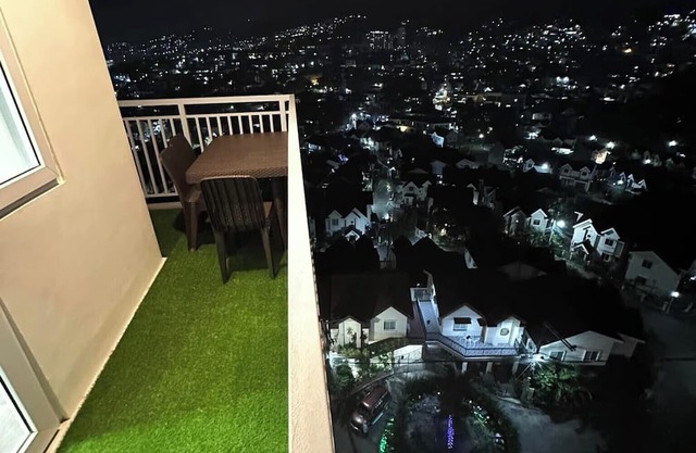 Chic 1-bedroom apartment in phenomenal Cebu City with fitness room, AC