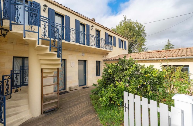 Holiday Home 'Le Tertre Camillac' with Private Garden, Balcony and Wi-Fi