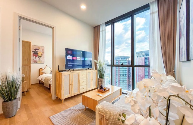 Luxury Downtown Bangkok 2BR 2BA · Sky Pool Gym · 5MIN Walk to Siam Paragon