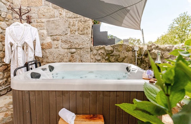 Cozy Retreat with Optional Jacuzzi and Sauna in the Green Ardèche