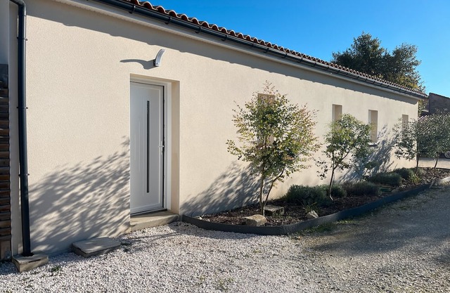 Holiday Home 'L'instant Fleuri' with Private Terrace and Wi-Fi