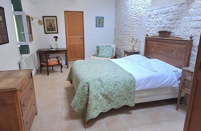 Enchanting Bedroom Bed & Breakfast close to Cognac