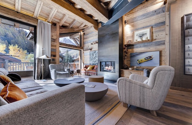 Indulge in Ultimate Alpine Luxury – 6-Bedroom Chalet with Pool & Mountain Views