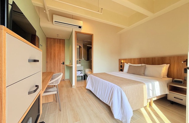 1 minute from Sabaneta Park! Modern rooms, breakfast included,