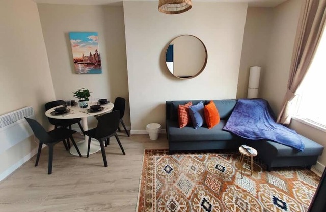 Victoria's Bright Georgian Apartment