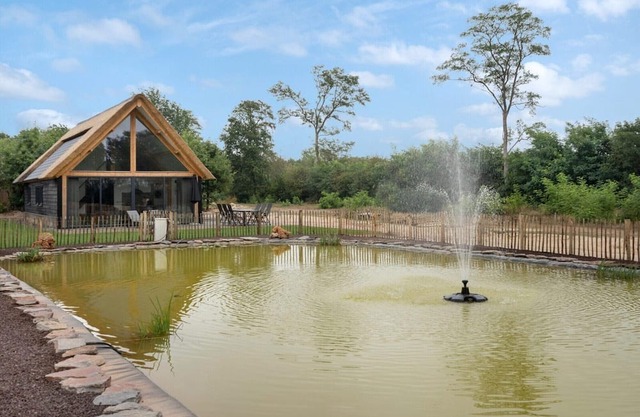 Modern lodge stay with pond view