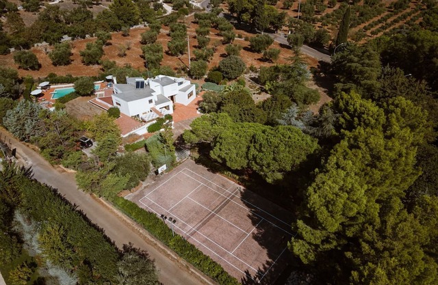 Spacious villa with private pool, tennis court & large garden | Castellana Grotte – Polignano a Mare