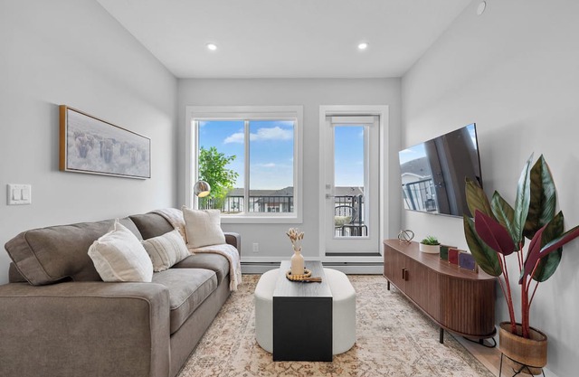 Lockwood Retreat w Wifi, Patio, UG Parking