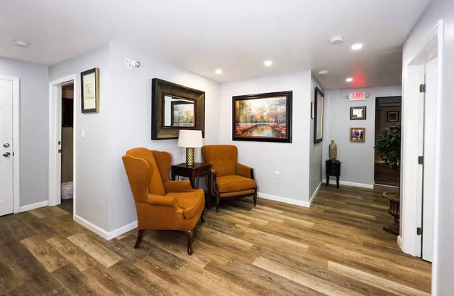 Fantastic 9-bedroom house with AC in Charlotte